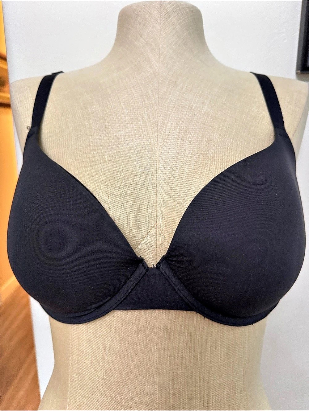 Skims Fits Everybody Push-up convertible straps Demi Cup. Push-Up Bra in Black